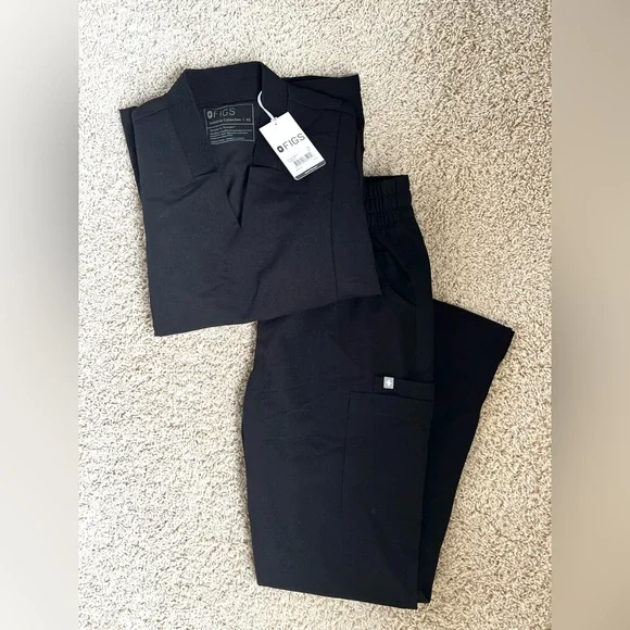 Women’s Figs Scrubs - Picture 1 of 7